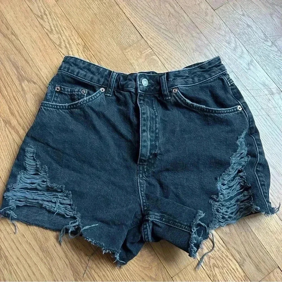 Topshop Black High Rise Waisted Denim Distressed Frayed Shorts Women’s Size 6 - Picture 2 of 6